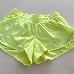 Lululemon Hotty Hot Short Lined Size 4 Reg